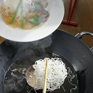 Лапша с брокколи и белыми грибами