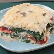 Лазанья с рикоттой, шпинатом и черри