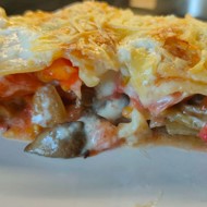 Лазанья с грибами и помидорами