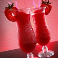 Ледяной арбузный коктейль с клубникой