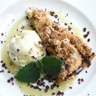 Ледяной миндальный торт