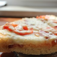 Легкая пицца с копченой говядиной