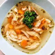 Легкий куриный бульон с майораном