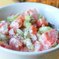 Легкий салат с помидорами и сельдереем