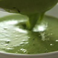 Легкий молочный гороховый суп с травами