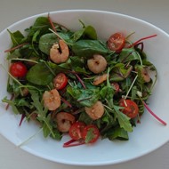 Легкий салат с креветками