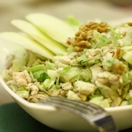 Легкий салат с куриной грудкой и сельдереем