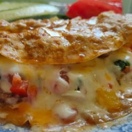 Лепешка с фаршем и овощами на завтрак