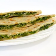 Лепешки с начинкой  из зелени, кориандра и шнитт-лука