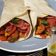 Лепешки с тыквой, острой колбасой и маринованным луком