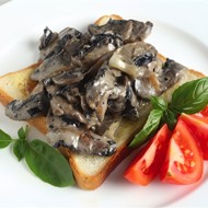 Лесные грибы под соусом