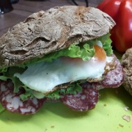 Летние сэндвичи с домашним хлебом