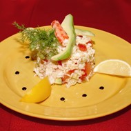 Летний салат из крабовых палочек