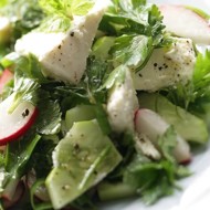 Летний салат с фетой и зеленью