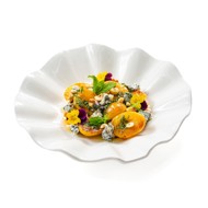 Летний салат с абрикосами и голубым сыром