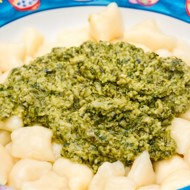 Лимонные ньокки со шпинатом и зеленым горошком