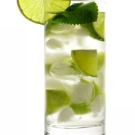 Лимонный напиток с имбирным элем и мятой