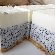 Лимонно-маковый муссовый торт