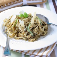 Лингвини с песто из рукколы и пекана