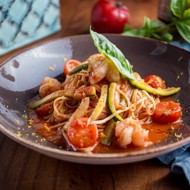 Лингвини с томатами и креветками