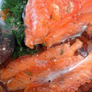 Лосось малосольный в укропе