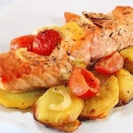 Лосось с картофелем, запеченный в духовке
