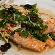 Лосось в цитрусовом маринаде с оливками