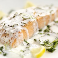 Лосось в конверте с соусом