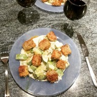 Лосось в кунжуте на подушке из цукини