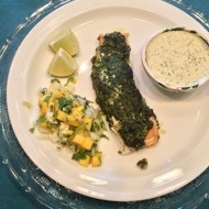 Лосось, запеченный под укропным песто