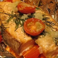 Лосось, запеченный в фольге с овощами