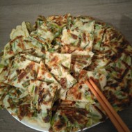 Луковые блинчики Пхаджон