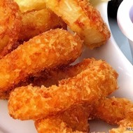 Луковые кольца с кисло-сладким соусом