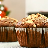 Маффины из горького шоколада с фундуком и фисташками