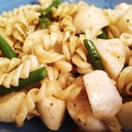 Макароны с жареным редисом