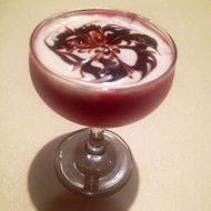 Малиновый воздушный десерт с шоколадом