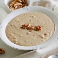 Манная каша с орехами