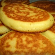 Манные дрожжевые оладьи