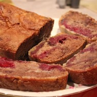 Манник на кефире с ежевично-банановым кремом и какао