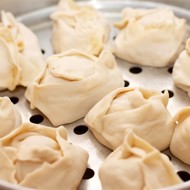 Манты с мясом, тыквой и морковью