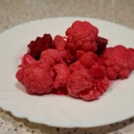 Цветная капуста, маринованная со свеклой