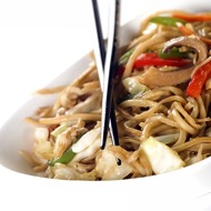 Маринованные овощи с соевым соусом, чесноком и чили