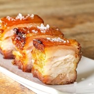 Маринованное с чесноком и специями сало, запеченное в духовке