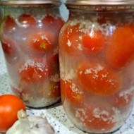 Маринованные помидоры на зиму с чесноком