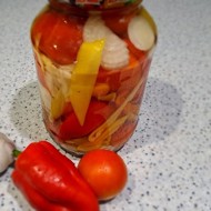 Маринованные помидоры на зиму с перцем и луком