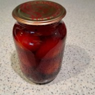 Маринованные помидоры на зиму со свеклой