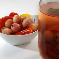 Маринованные ранетки со сладким перцем