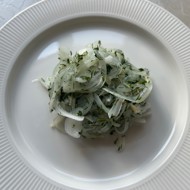 Маринованный лук с укропом