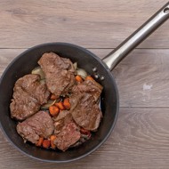 Медальоны из говядины с грибным соусом