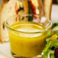 Медово-горчичная заправка для салата